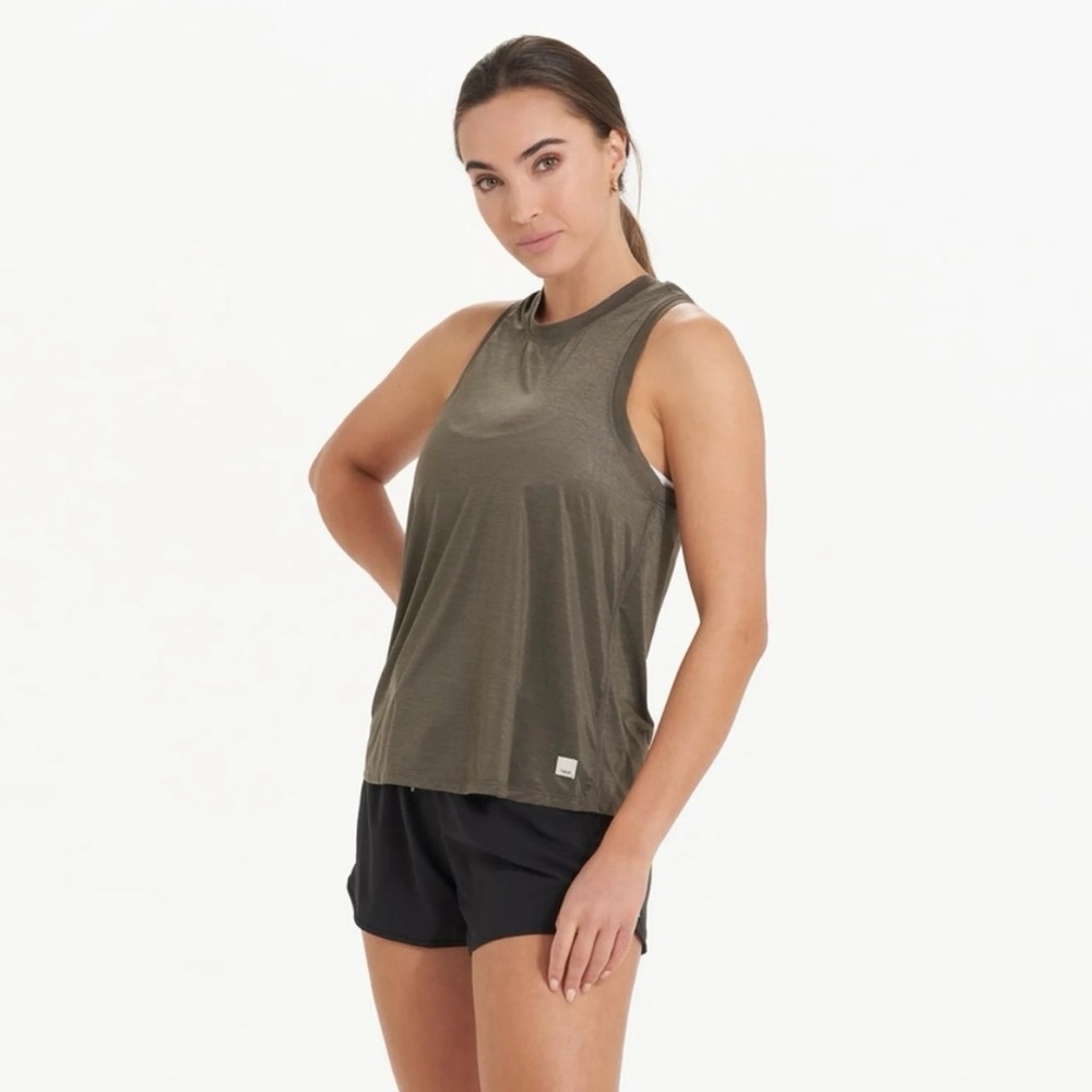 NWT Vuori Mod Tank! Performance Apparel Size Small Color Oregano! Must have!